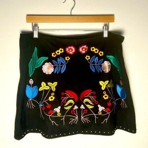 GIANNI BINI BOHO FLORAL‎ EMBROIDERED FAUX SUEDE MINI SKIRT SIZE LARGE